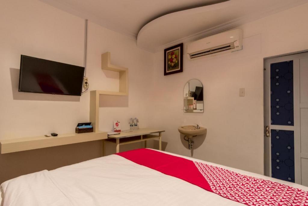 Oyo 619 Naufal Guest House Syariah Медан Екстериор снимка