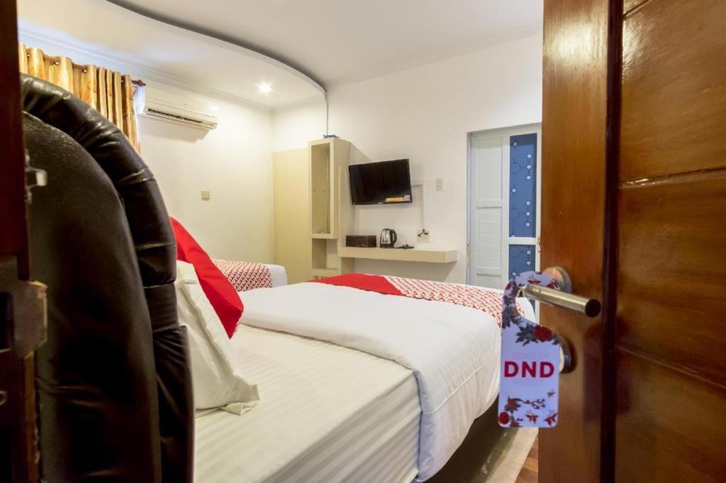 Oyo 619 Naufal Guest House Syariah Медан Екстериор снимка