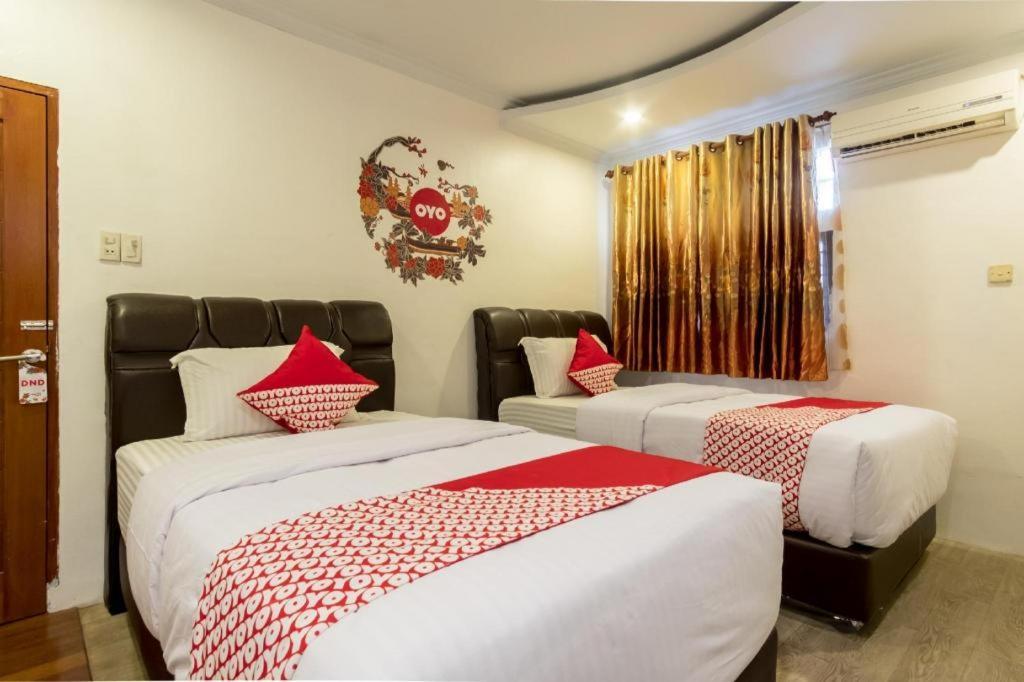 Oyo 619 Naufal Guest House Syariah Медан Екстериор снимка