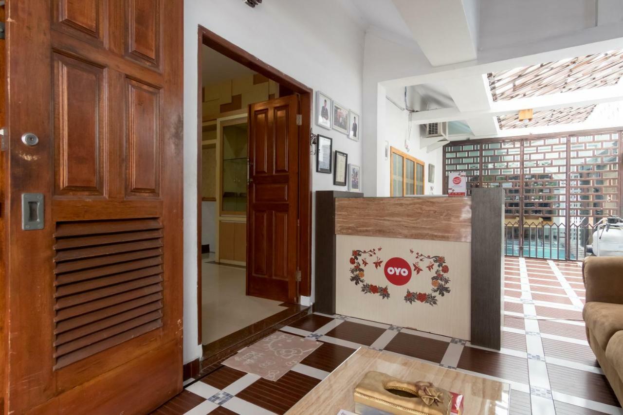 Oyo 619 Naufal Guest House Syariah Медан Екстериор снимка