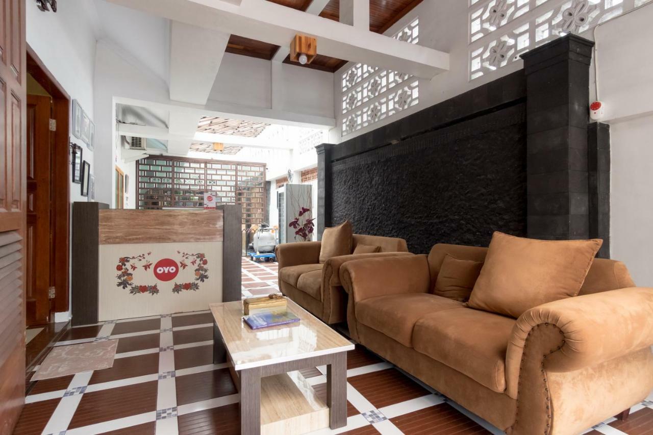Oyo 619 Naufal Guest House Syariah Медан Екстериор снимка