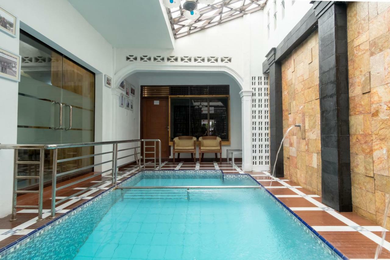Oyo 619 Naufal Guest House Syariah Медан Екстериор снимка