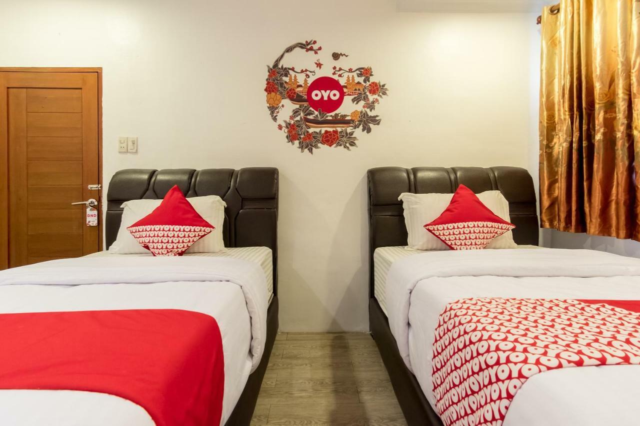 Oyo 619 Naufal Guest House Syariah Медан Екстериор снимка