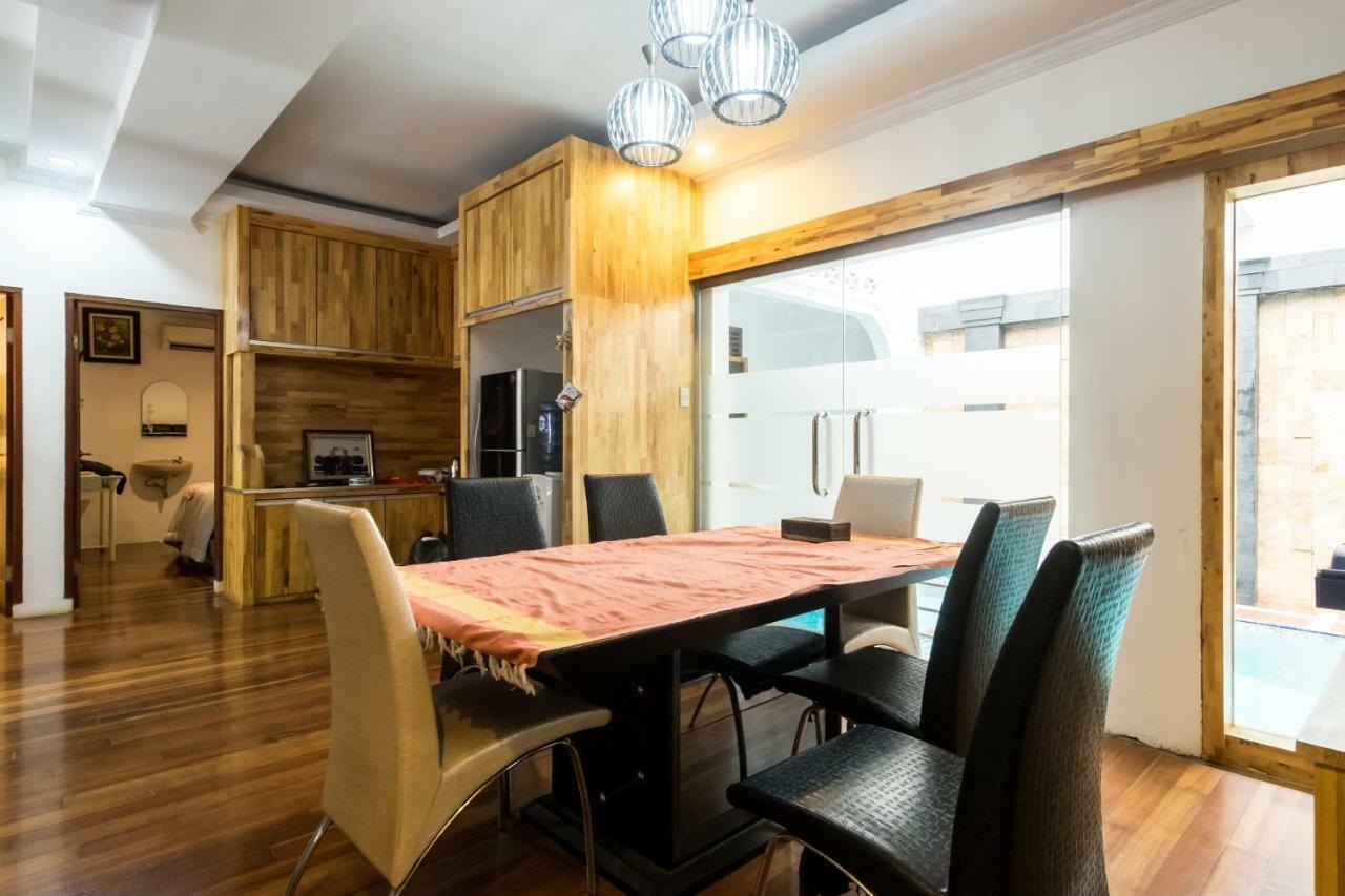 Oyo 619 Naufal Guest House Syariah Медан Екстериор снимка