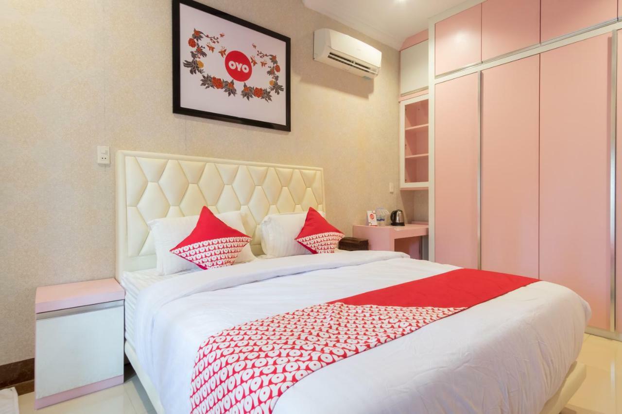 Oyo 619 Naufal Guest House Syariah Медан Екстериор снимка