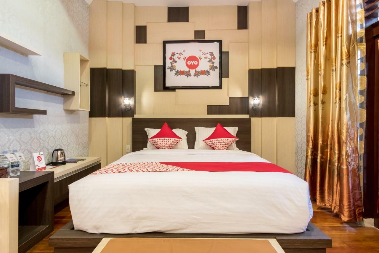 Oyo 619 Naufal Guest House Syariah Медан Екстериор снимка