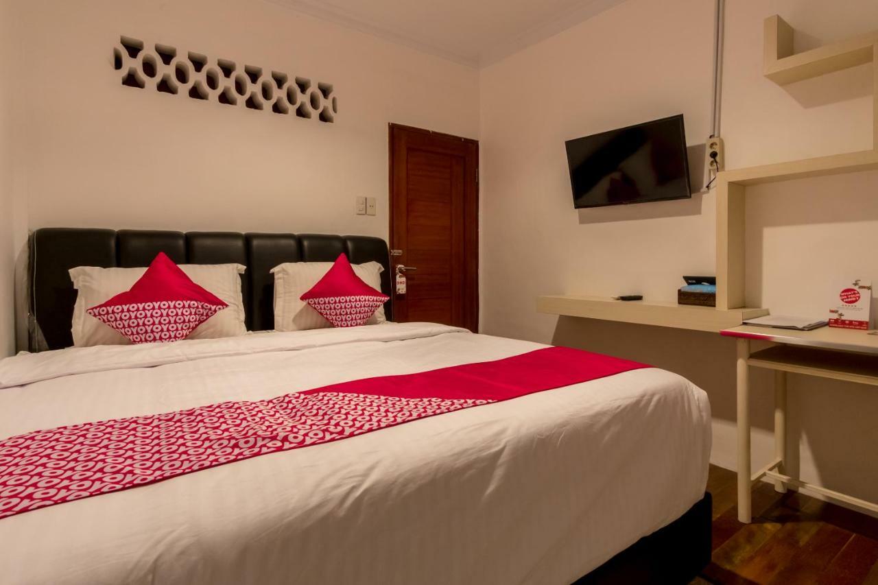 Oyo 619 Naufal Guest House Syariah Медан Екстериор снимка