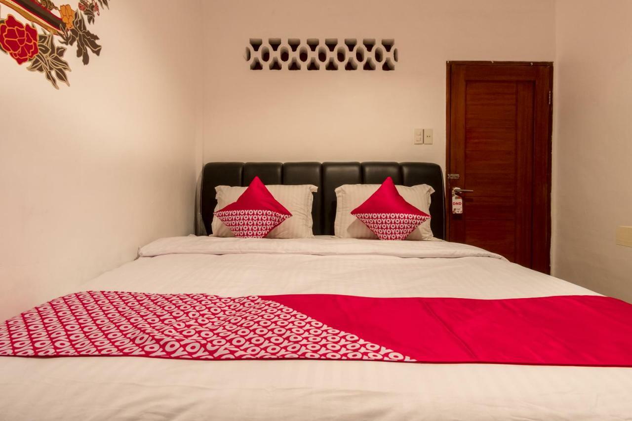 Oyo 619 Naufal Guest House Syariah Медан Екстериор снимка